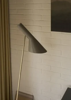 AJ gulvlampe, grå/messing