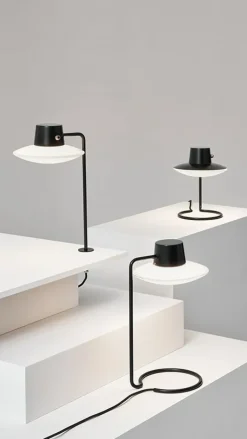 AJ Oxford 28 Bordlampe, metal sort/opal glas