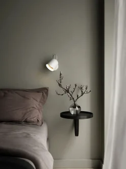 Angle væglampe m/USB, hvid/telegrå