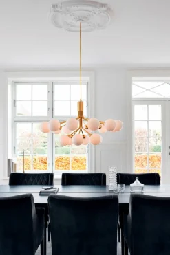 Apiales 18 lysekrone, børstet messing/opal