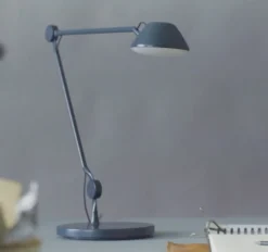 AQ01 bordlampe, blå