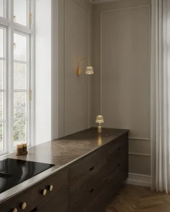 Asteea væglampe, satin messing/riflet klar