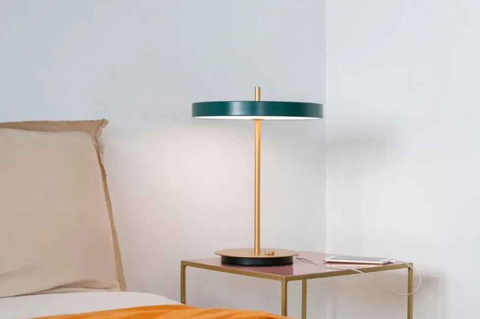 Asteria bordlampe m/USB, forest grøn/messing
