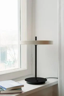 Asteria bordlampe m/USB, pearl hvid/sort