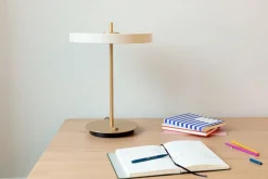 Asteria bordlampe m/USB, pearl hvid/messing