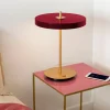 Asteria bordlampe m/USB, ruby rød/messing