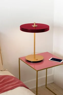 Asteria bordlampe m/USB, ruby rød/messing