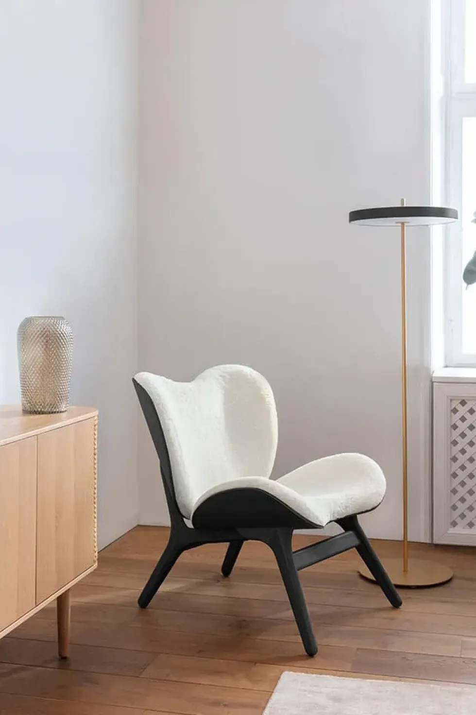 Asteria gulvlampe, sort/messing