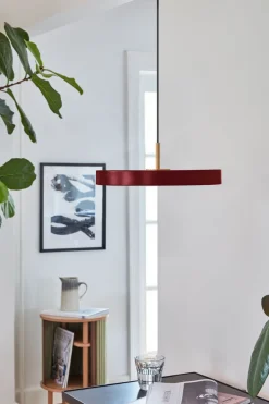 Asteria mini pendel, ruby rød/messing