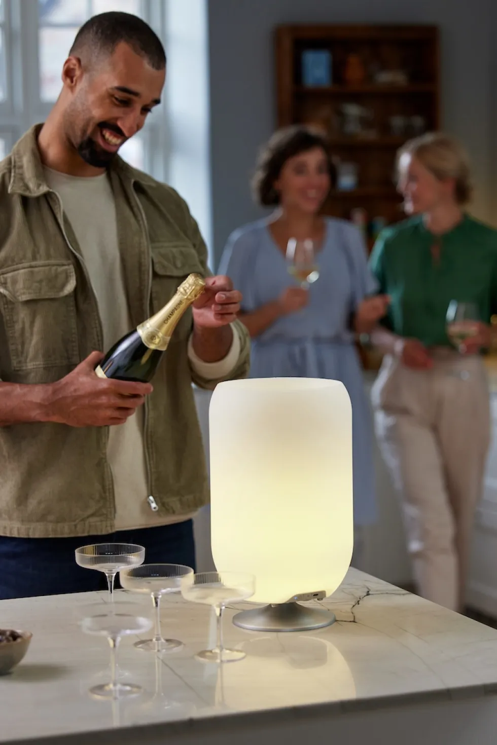 Atmos LED lampe m/højtaler & drinks køler, børstet sølv