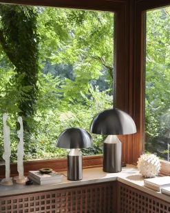 Atollo 239 bordlampe, satin sort nikkel