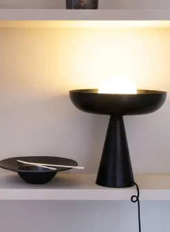 Ava bordlampe med glaskuppel, sort