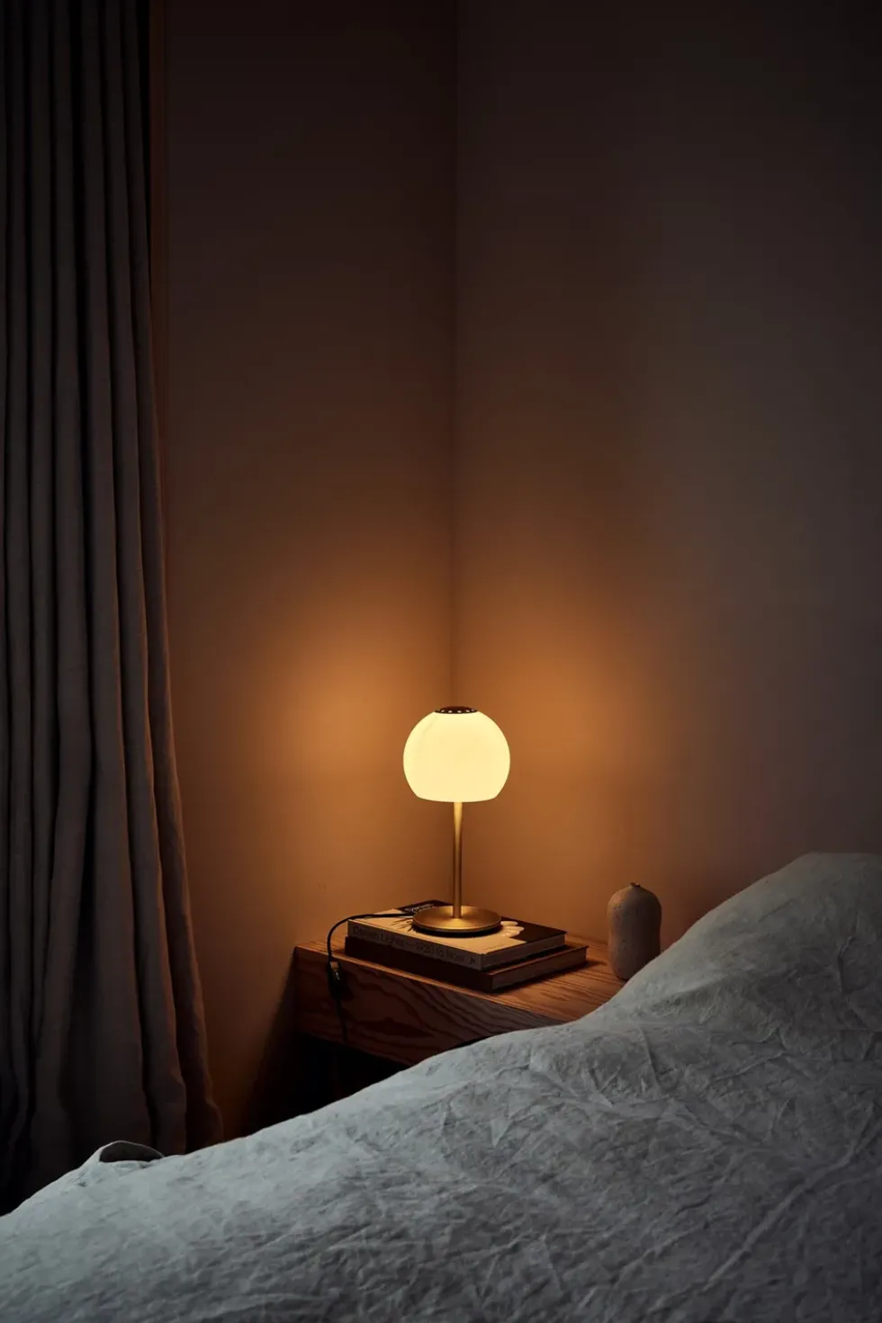 Ball Glass bordlampe, sand grey