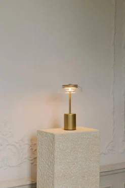 Blossi Mini Portable bordlampe / batterilampe, nordic guld/klar