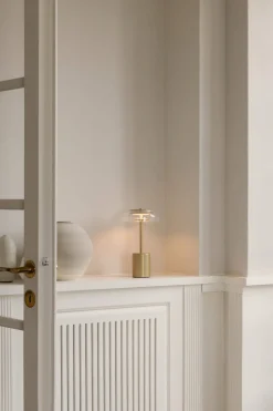 Blossi Mini Portable bordlampe / batterilampe, nordic guld/klar