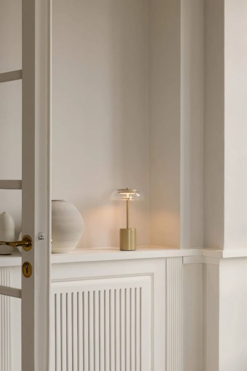 Blossi Mini Portable bordlampe / batterilampe, nordic guld/klar
