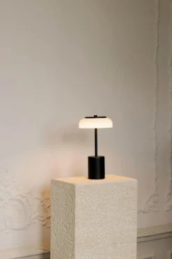 Blossi Mini Portable bordlampe / batterilampe, sort/opal