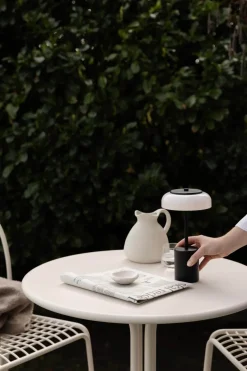Blossi Mini Portable bordlampe / batterilampe, sort/opal