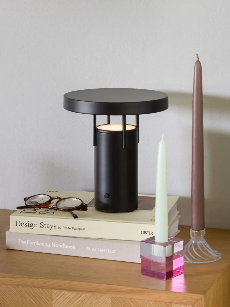 BringMe Portable Mini bordlampe / batterilampe, mat sort
