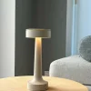 Buddy T1 batterilampe / bordlampe, mat grå