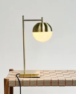 Caen bordlampe, messing/hvid