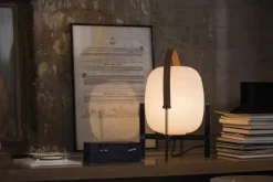 CESTA METÁLICA bordlampe m. læderhåndtag