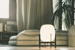 CESTA METÁLICA bordlampe u. læderhåndtag