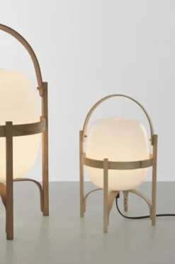 Cestita bordlampe m/skærm i glas