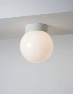 Classic Globe 200 loftlampe / væglampe IP44, hvid/mat opal
