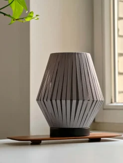 Decor Stripes bordlampe, mørkegrå