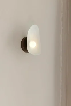 Florii 1 væglampe, mørk bronze/hvid