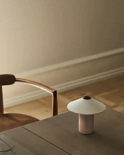 Futé Portable 180 bordlampe / batterilampe, keramik/cream