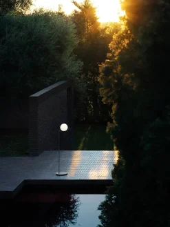 IC Light F2 udendørs gulvlampe, rød/sort lava