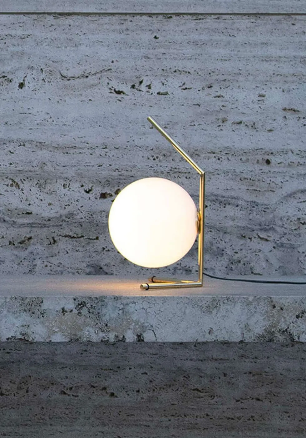IC T1 low 10 Anniversary bordlampe, guld