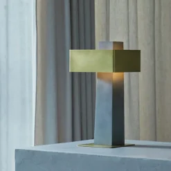 IOTA bordlampe, messing