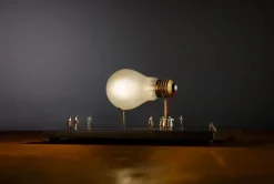 I Ricchi Poveri - Monument for a Bulb bordlampe