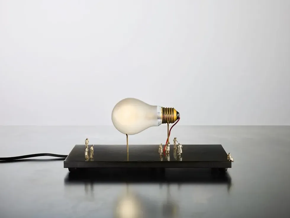 I Ricchi Poveri - Monument for a Bulb bordlampe