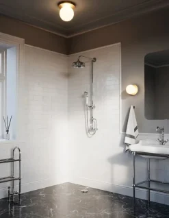Liila 1 medium væglampe / loftlampe IP44, nordic guld/opal