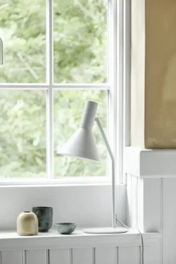 LYSS bordlampe, mat mandelfarvet