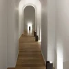 Mais plus que gulvlampe, rå metal