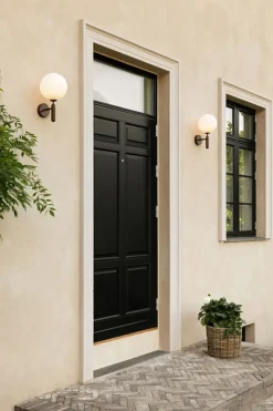 Miira Outdoor væglampe, sort/klar