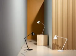 NJP bordlampe m/bordfod, lys alu grå