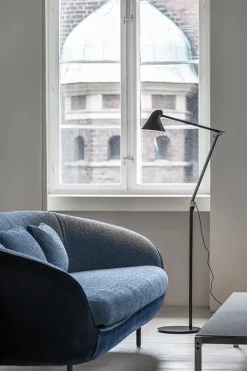 NJP gulvlampe, sort (3000 K)