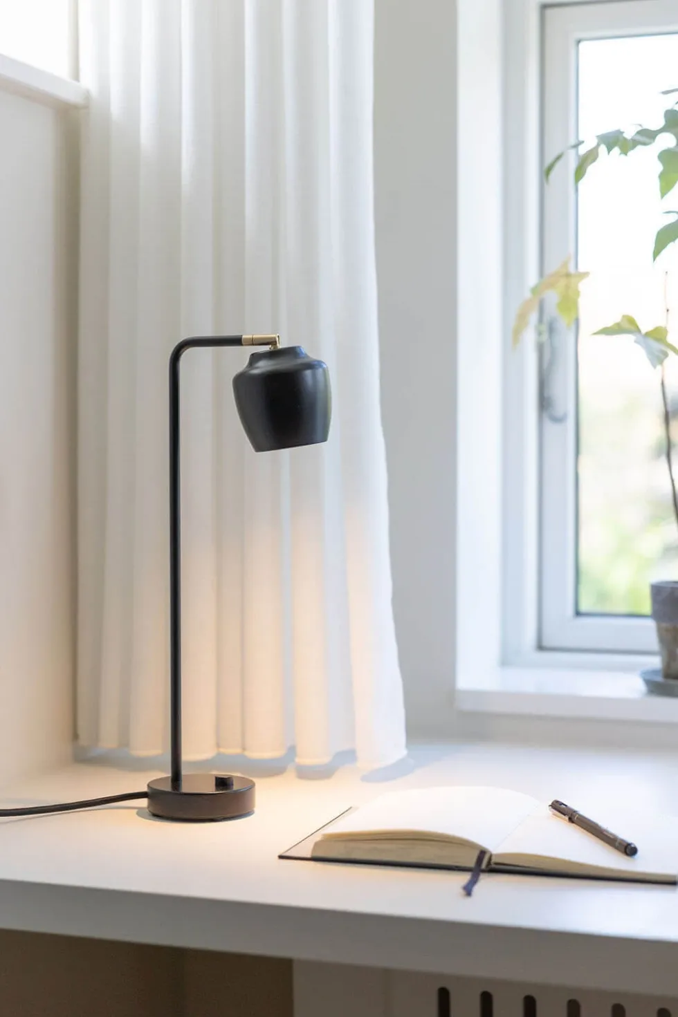 Nola bordlampe, sort
