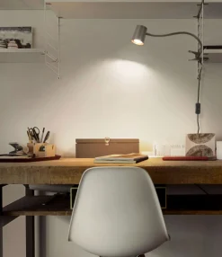 Office Line Desk Trapezium Clip bordlampe, grå