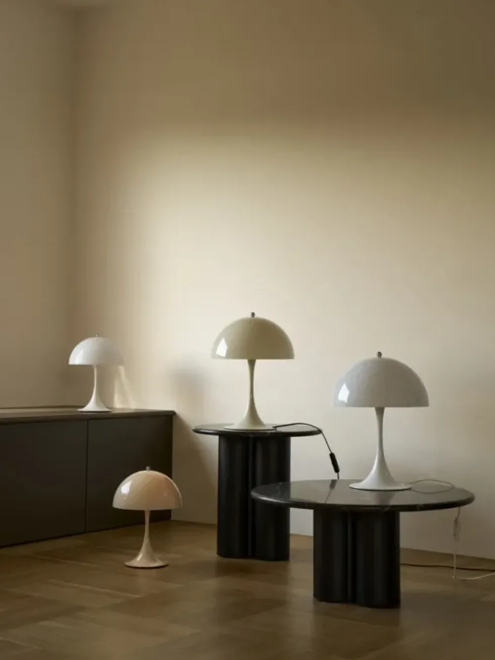 Panthella 320 bordlampe V2, beige opal