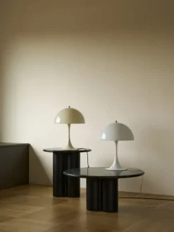 Panthella 320 bordlampe V2, beige opal