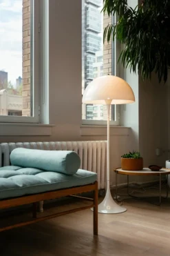 Panthella gulvlampe, hvid opal akryl