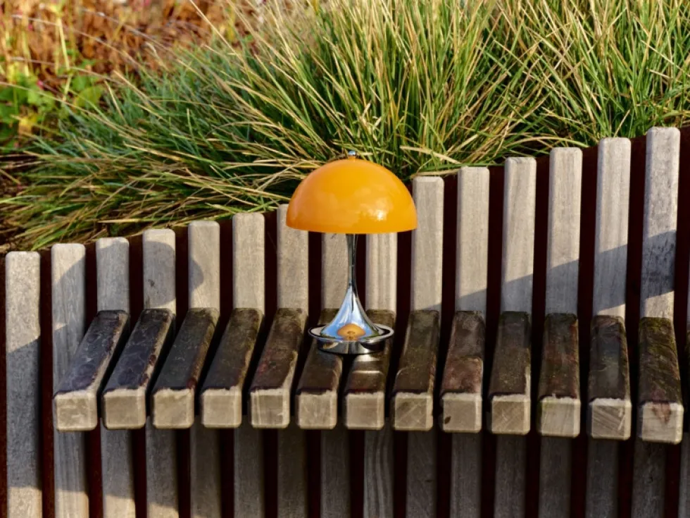 Panthella 160 Portable V3 bord- / batterilampe, krom/orange opal