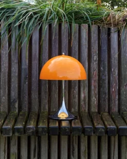 Panthella 250 Portable V3 bord- / batterilampe, krom/orange opal